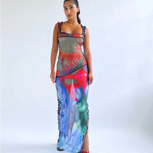 Dresses & Skirts - Cute mesh graphic colorful dress. 🖤